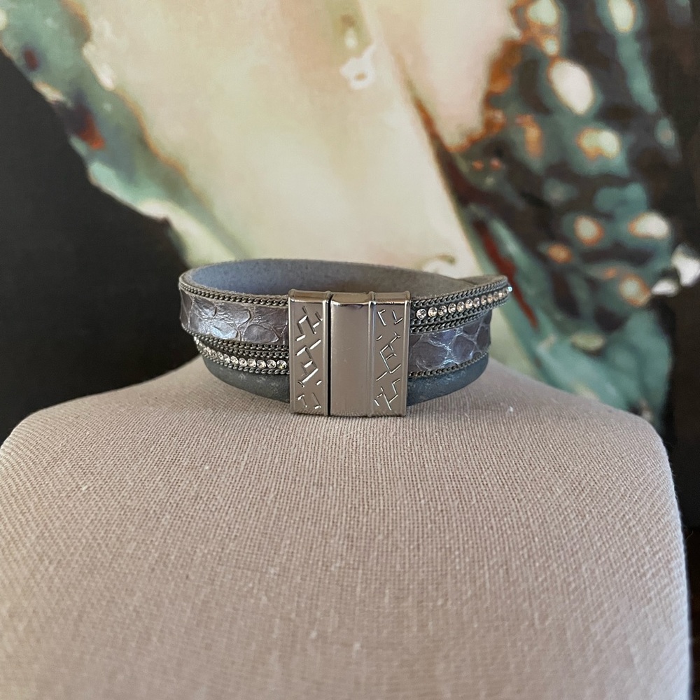 Boho Chic Leather Wrap Bracelet with Crystal Detailing - Picture 4 of 4